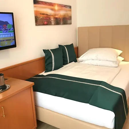 Hotel City Albrecht 3*